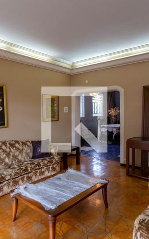 Casa à venda com 500m², 5 quartos e 3 vagas Casa à venda com 500m², 5 quartos e 3 vagasSala