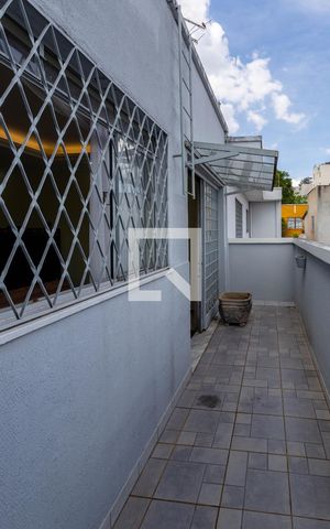Casa à venda com 500m², 5 quartos e 3 vagas Casa à venda com 500m², 5 quartos e 3 vagasVaranda