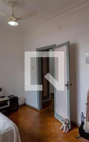 Casa à venda com 500m², 5 quartos e 3 vagas Casa à venda com 500m², 5 quartos e 3 vagasQuarto 6