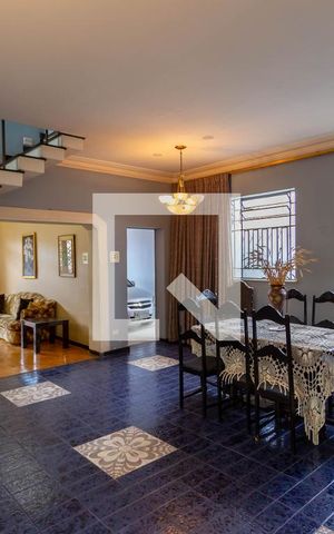 Casa à venda com 500m², 5 quartos e 3 vagas Casa à venda com 500m², 5 quartos e 3 vagasSala