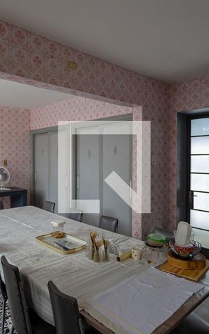 Casa à venda com 500m², 5 quartos e 3 vagas Casa à venda com 500m², 5 quartos e 3 vagasÁrea comum