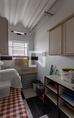 Casa à venda com 500m², 5 quartos e 3 vagas Casa à venda com 500m², 5 quartos e 3 vagasÁrea de Serviço