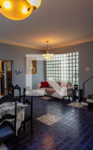 Casa à venda com 500m², 5 quartos e 3 vagas Casa à venda com 500m², 5 quartos e 3 vagasSala
