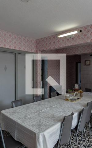 Casa à venda com 500m², 5 quartos e 3 vagas Casa à venda com 500m², 5 quartos e 3 vagasÁrea comum