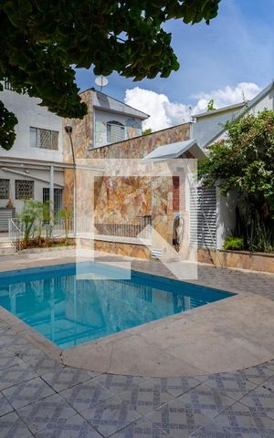 Casa à venda com 500m², 5 quartos e 3 vagas Casa à venda com 500m², 5 quartos e 3 vagasÁrea comum