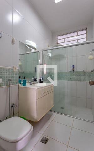 Casa à venda com 500m², 5 quartos e 3 vagas Casa à venda com 500m², 5 quartos e 3 vagasBanheiro 4