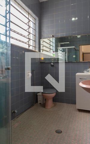 Casa à venda com 500m², 5 quartos e 3 vagas Casa à venda com 500m², 5 quartos e 3 vagasBanheiro 3