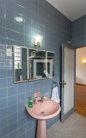 Casa à venda com 500m², 5 quartos e 3 vagas Casa à venda com 500m², 5 quartos e 3 vagasBanheiro 3