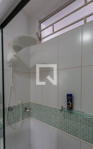 Casa à venda com 500m², 5 quartos e 3 vagas Casa à venda com 500m², 5 quartos e 3 vagasBanheiro 4