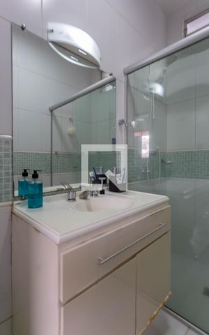 Casa à venda com 500m², 5 quartos e 3 vagas Casa à venda com 500m², 5 quartos e 3 vagasBanheiro 4