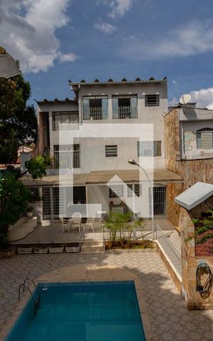 Casa à venda com 500m², 5 quartos e 3 vagas Casa à venda com 500m², 5 quartos e 3 vagasÁrea comum