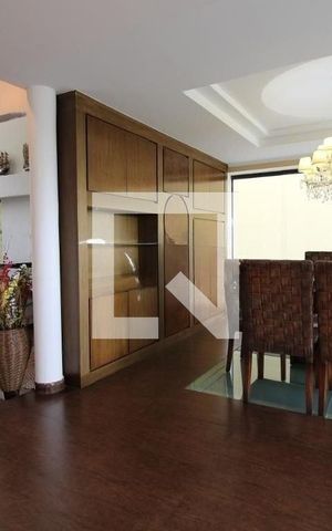Casa de condomínio à venda com 700m², 4 quartos e 4 vagas