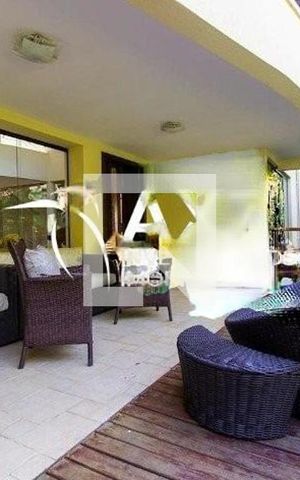 Casa de condomínio à venda com 700m², 4 quartos e 4 vagas