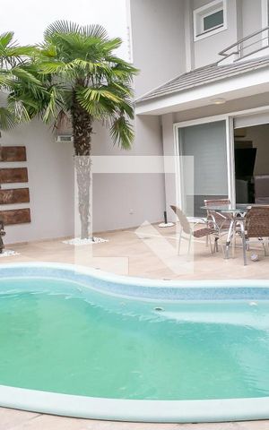 Casa à venda com 470m², 5 quartos e sem vaga Casa à venda com 470m², 5 quartos e sem vagaÁrea comum - Piscina