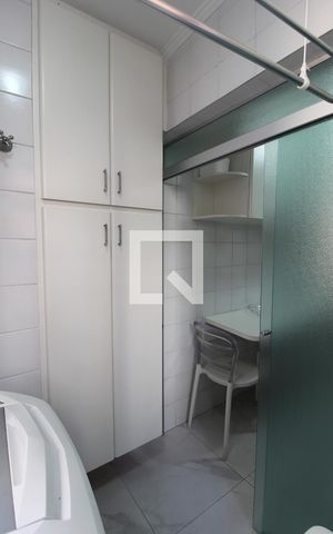 Apartamento para alugar com 68m², 2 quartos e 1 vagaÁrea de Serviço