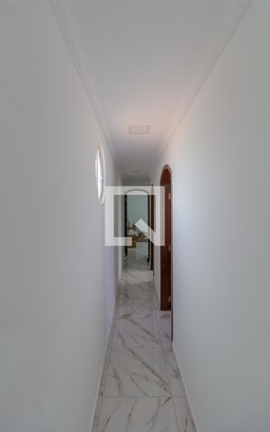 Casa à venda com 130m², 4 quartos e 1 vaga Casa à venda com 130m², 4 quartos e 1 vagaCorredor