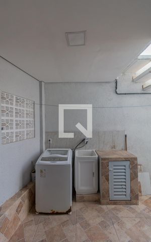 Casa à venda com 130m², 4 quartos e 1 vaga Casa à venda com 130m², 4 quartos e 1 vagaÁrea de Serviço