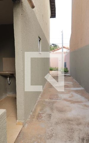 Casa para alugar com 115m², 3 quartos e 2 vagas Casa para alugar com 115m², 3 quartos e 2 vagasCorredor lateral