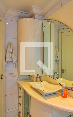 Apartamento à venda com 156m², 3 quartos e 2 vagas Apartamento à venda com 156m², 3 quartos e 2 vagasBanheiro da Suíte