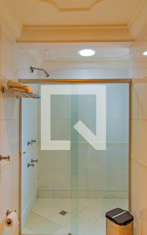 Apartamento à venda com 156m², 3 quartos e 2 vagas Apartamento à venda com 156m², 3 quartos e 2 vagasBanheiro da Suíte