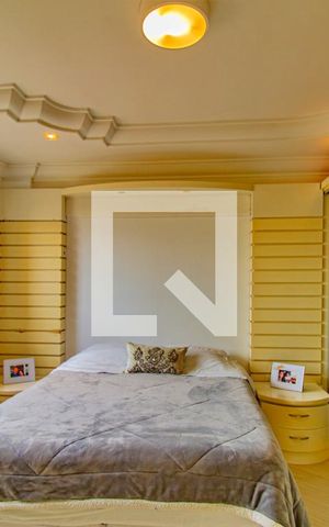 Apartamento à venda com 156m², 3 quartos e 2 vagas Apartamento à venda com 156m², 3 quartos e 2 vagasSuíte