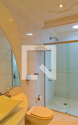 Apartamento à venda com 156m², 3 quartos e 2 vagas Apartamento à venda com 156m², 3 quartos e 2 vagasBanheiro da Suíte