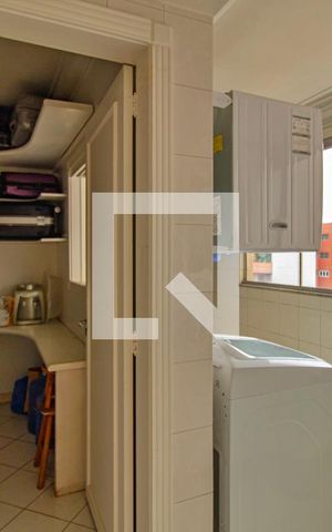 Apartamento à venda com 156m², 3 quartos e 2 vagas Apartamento à venda com 156m², 3 quartos e 2 vagasÁrea de Serviço