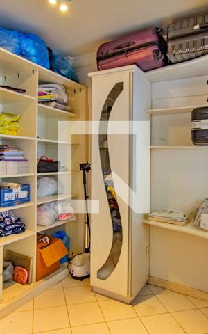 Apartamento à venda com 156m², 3 quartos e 2 vagas Apartamento à venda com 156m², 3 quartos e 2 vagasÁrea de Serviço