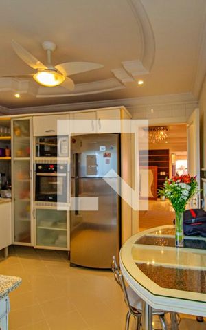 Apartamento à venda com 156m², 3 quartos e 2 vagas Apartamento à venda com 156m², 3 quartos e 2 vagasCozinha