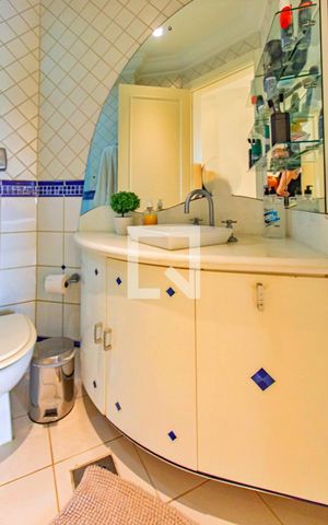 Apartamento à venda com 156m², 3 quartos e 2 vagas Apartamento à venda com 156m², 3 quartos e 2 vagasBanheiro Social