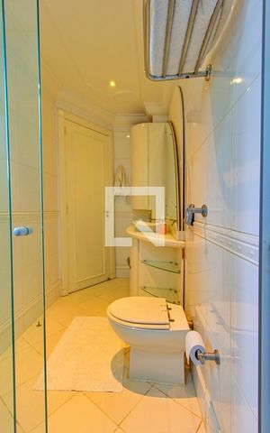 Apartamento à venda com 156m², 3 quartos e 2 vagas Apartamento à venda com 156m², 3 quartos e 2 vagasBanheiro da Suíte