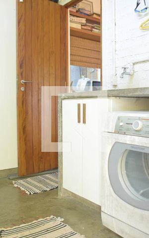 Casa de condomínio para alugar com 320m², 3 quartos e 2 vagasÁrea de Serviço