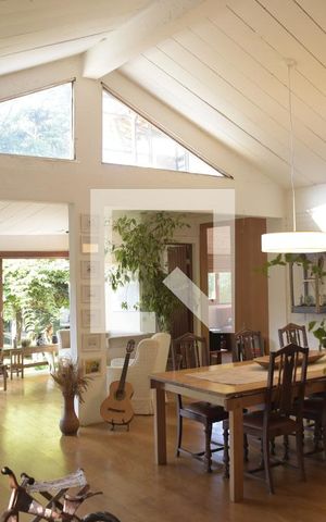 Casa de condomínio para alugar com 320m², 3 quartos e 2 vagasSala