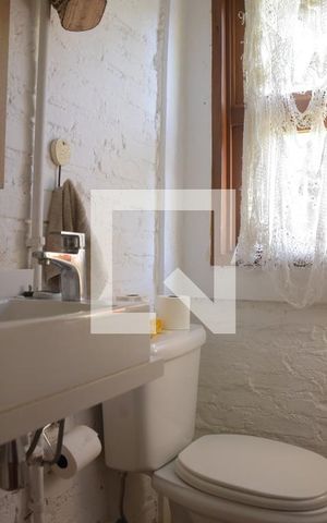 Casa de condomínio para alugar com 320m², 3 quartos e 2 vagasLavabo