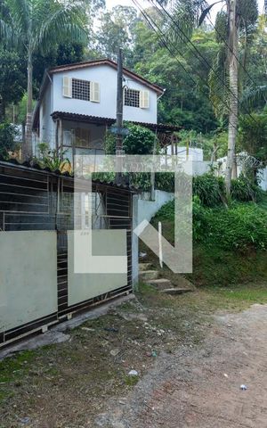 Casa para alugar com 1200m², 3 quartos e 3 vagas Casa para alugar com 1200m², 3 quartos e 3 vagasFachada