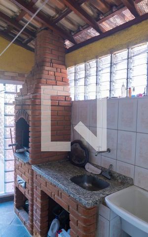 Casa à venda com 70m², 3 quartos e 3 vagas Casa à venda com 70m², 3 quartos e 3 vagasÁrea de Serviço