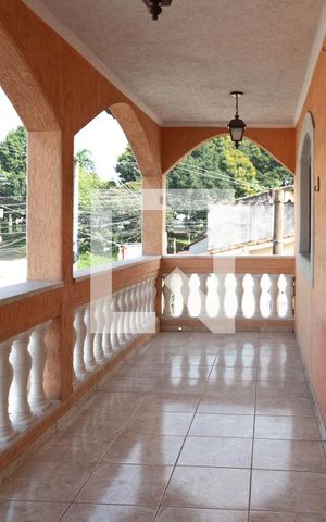 Casa à venda com 215m², 3 quartos e 1 vaga Casa à venda com 215m², 3 quartos e 1 vagaVaranda