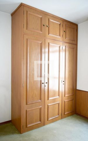Apartamento à venda com 392m², 3 quartos e 3 vagasQuarto 2 - detalhe armário