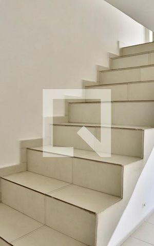 Casa para alugar com 120m², 2 quartos e 2 vagasEscada