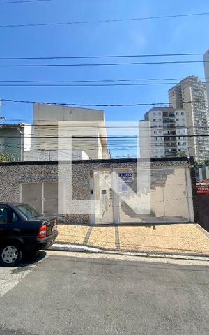 Casa para alugar com 120m², 2 quartos e 2 vagasFachada