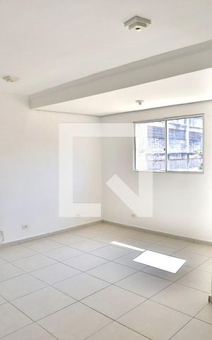Casa para alugar com 120m², 2 quartos e 2 vagasSala