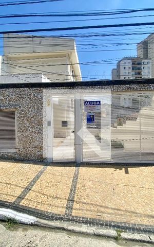Casa para alugar com 120m², 2 quartos e 2 vagasFachada