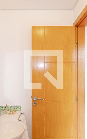 Casa à venda com 300m², 4 quartos e 3 vagas Casa à venda com 300m², 4 quartos e 3 vagasLavabo