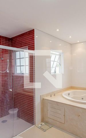 Casa à venda com 300m², 4 quartos e 3 vagas Casa à venda com 300m², 4 quartos e 3 vagasBanheiro da Suíte 4