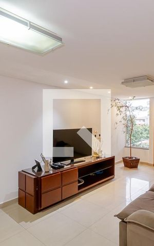 Casa à venda com 300m², 4 quartos e 3 vagas Casa à venda com 300m², 4 quartos e 3 vagasSala