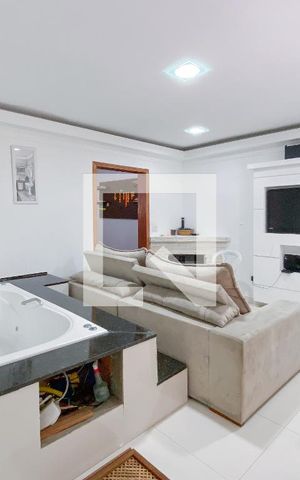 Casa à venda com 260m², 4 quartos e 2 vagas Casa à venda com 260m², 4 quartos e 2 vagasSala