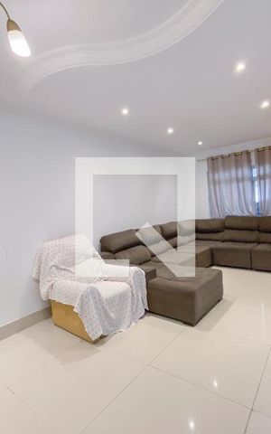 Casa à venda com 260m², 4 quartos e 2 vagas Casa à venda com 260m², 4 quartos e 2 vagasSala
