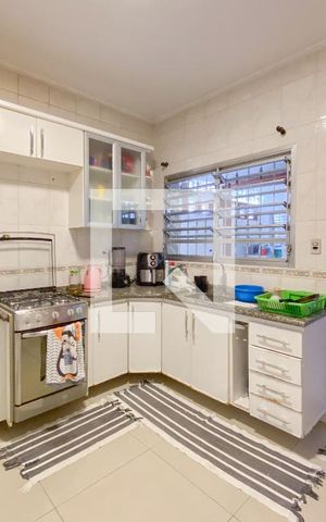 Casa à venda com 260m², 4 quartos e 2 vagas Casa à venda com 260m², 4 quartos e 2 vagasCozinha