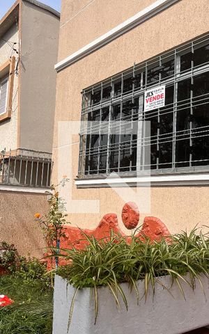 Casa à venda com 184m², 4 quartos e 3 vagasFachada 