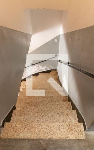 Casa à venda com 173m², 3 quartos e 1 vaga Casa à venda com 173m², 3 quartos e 1 vagaEscada
